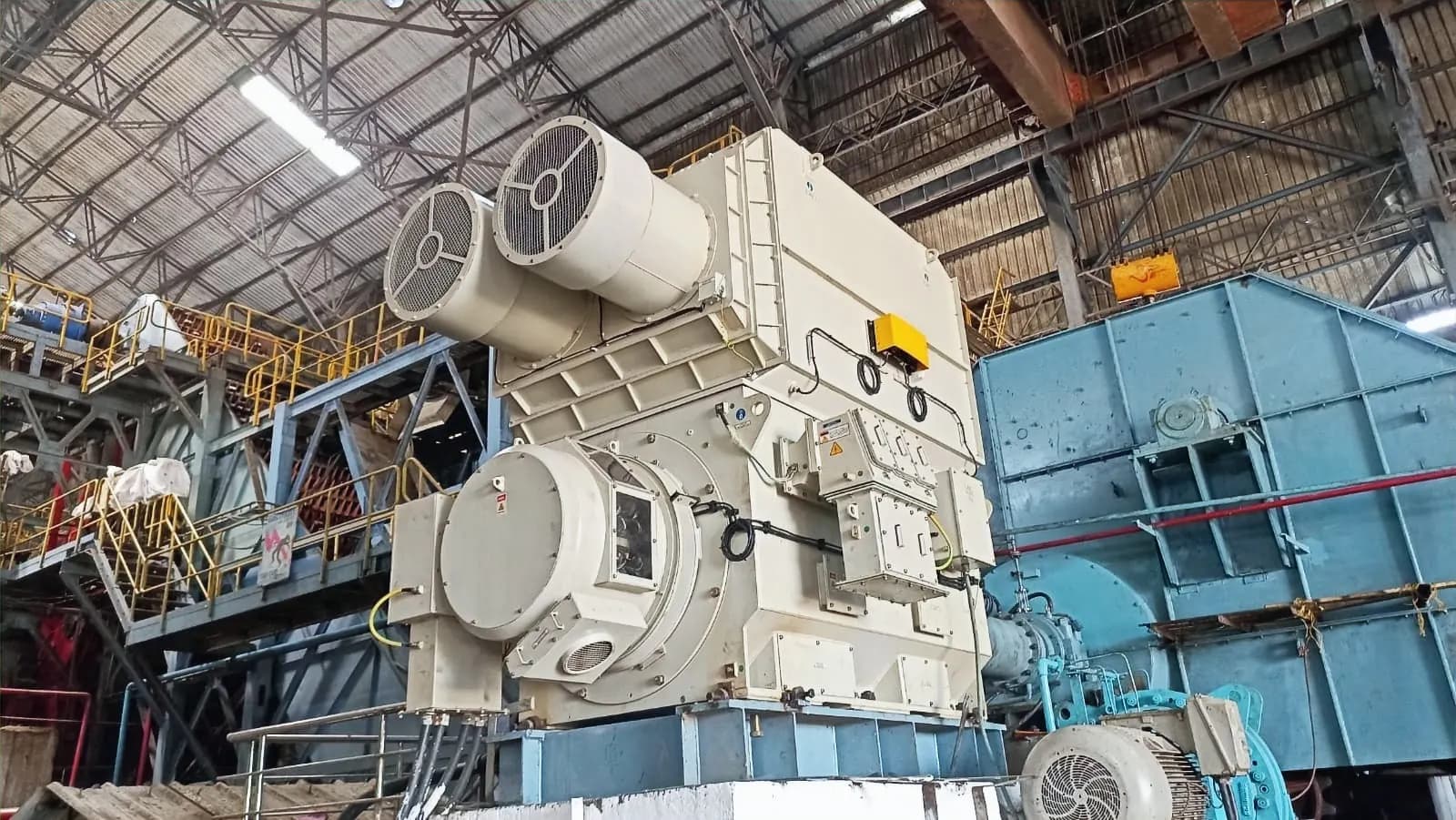 Motor TD Power Systems en planta industrial